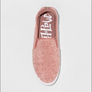 Mad Love Pink Kam Sherpa Twin Gore Sneakers - Sz 8